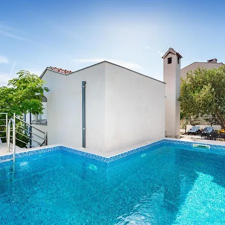 Apartment Poolincluded - Villa Apartment Dajana Maslenica