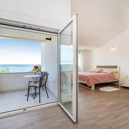 Poolincluded - Villa Apartment Dajana Апартаменты Масленица